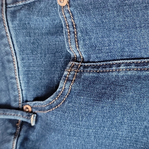 American Eagle Hi-Rise A-Line Button Front Jean Skirt/ 10. - Picture 6 of 6
